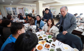 [보도자료] 삼육대 은퇴교수들, 외국인 유학생 한국 적응 돕는다