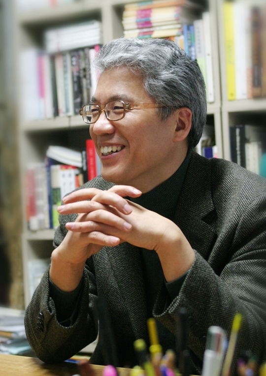 정년 앞둔 김용선 교수, 31번째 개인전 '색동서재'