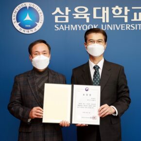 [사진1] 왼쪽부터 고충기 학생부처장 겸 스타트업지원센터장, 김일목 총장