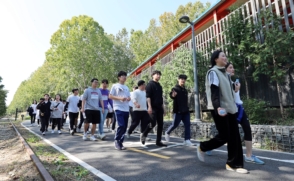 '뚜벅뚜벅 함께 걸어요'…경춘선숲길 걷기대회 참가자 모집