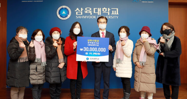 [사진] 삼육대 김일목 총장(오른쪽에서 4번째)과 삼육사랑샵 회원들