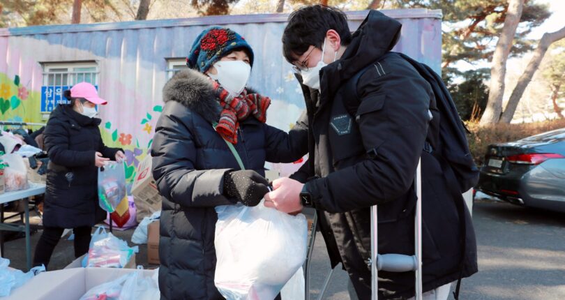 [사진] 삼육대 교내 봉사단체, 외국인 유학생 대상 나눔행사 ‘훈훈’ (2)