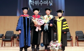 김명호 원로목사-정용복 시온금속 대표에 '명예박사학위'