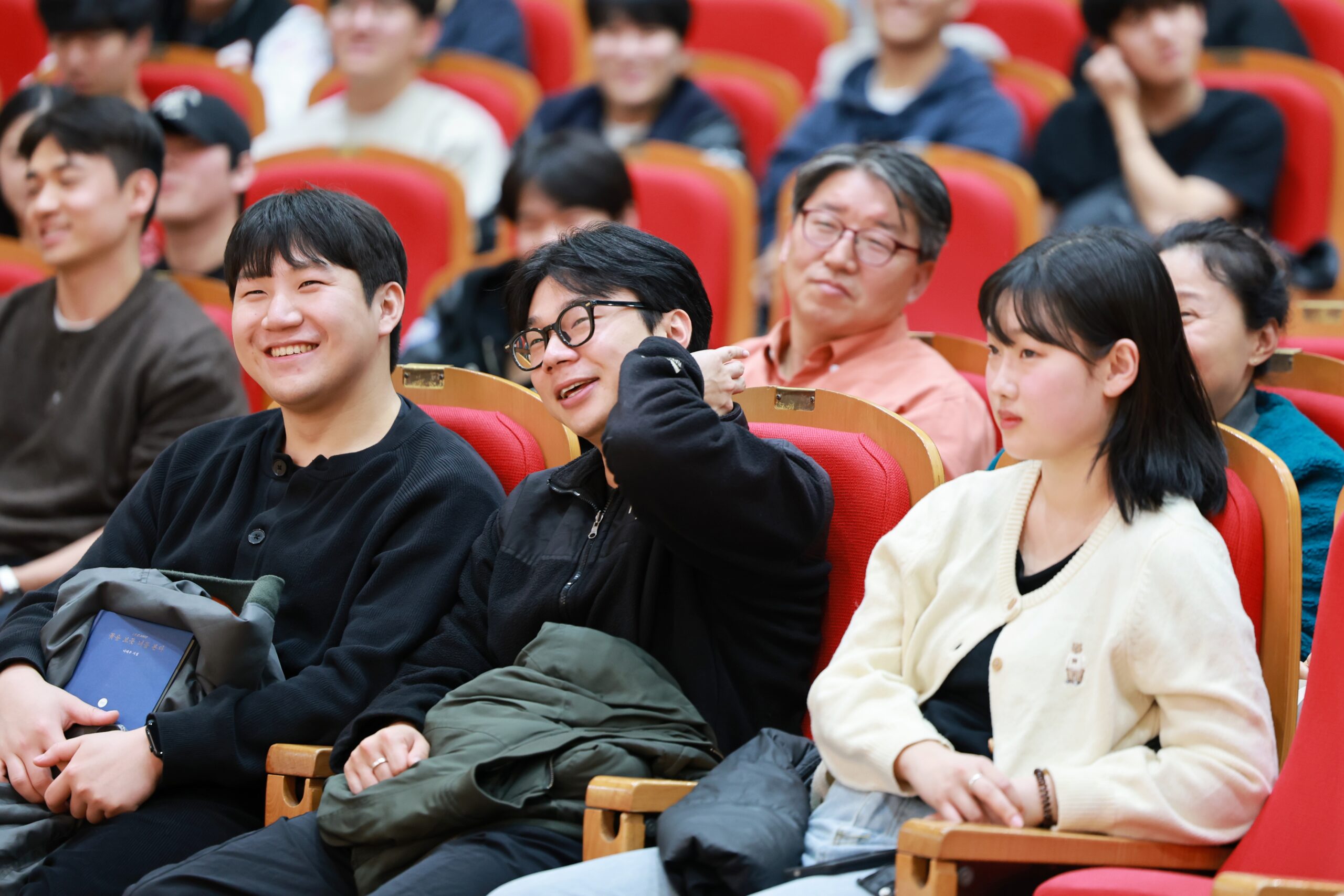 ‘자세히 보아야 예쁘다’… 나태주 시인 북콘서트 열려