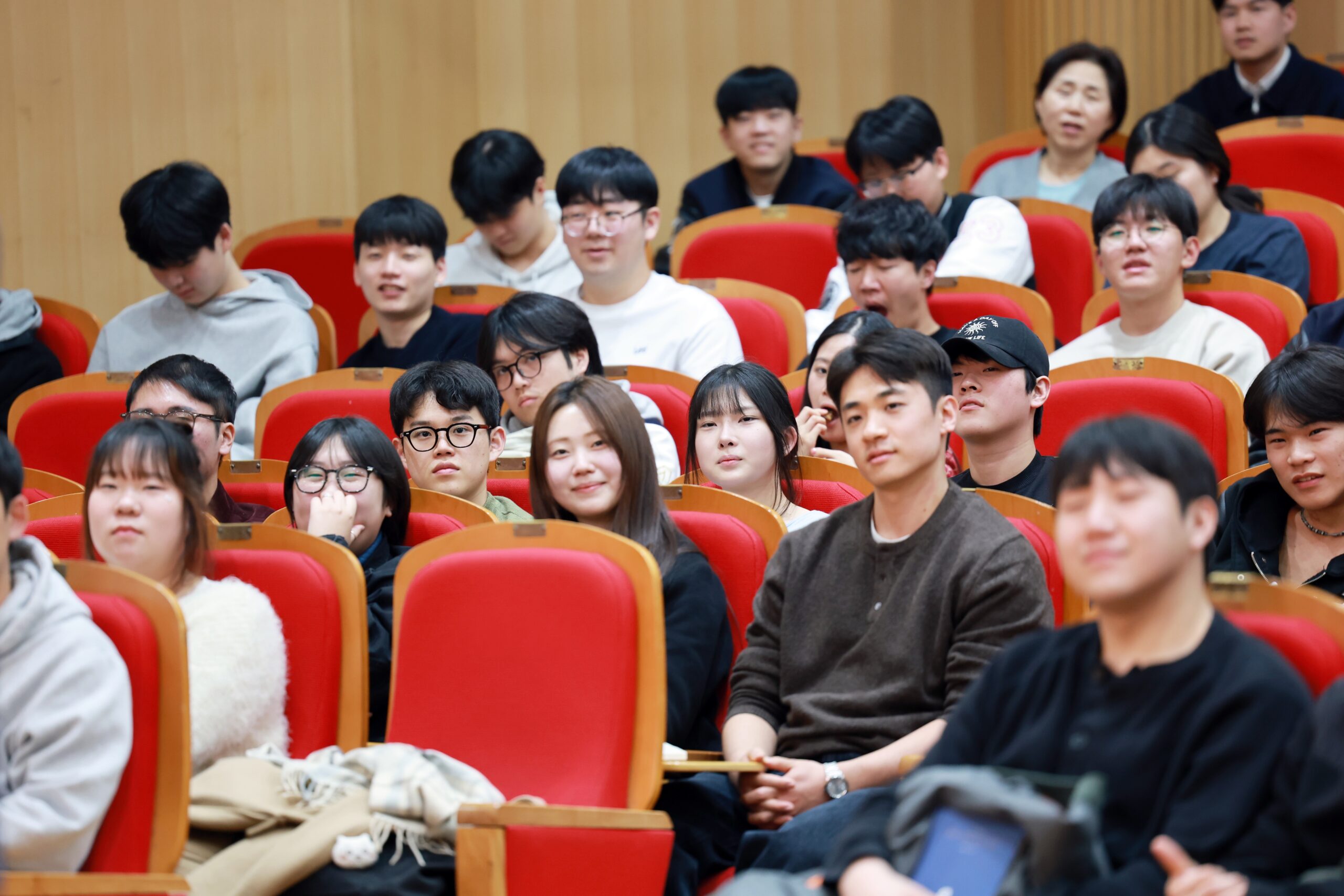 ‘자세히 보아야 예쁘다’… 나태주 시인 북콘서트 열려