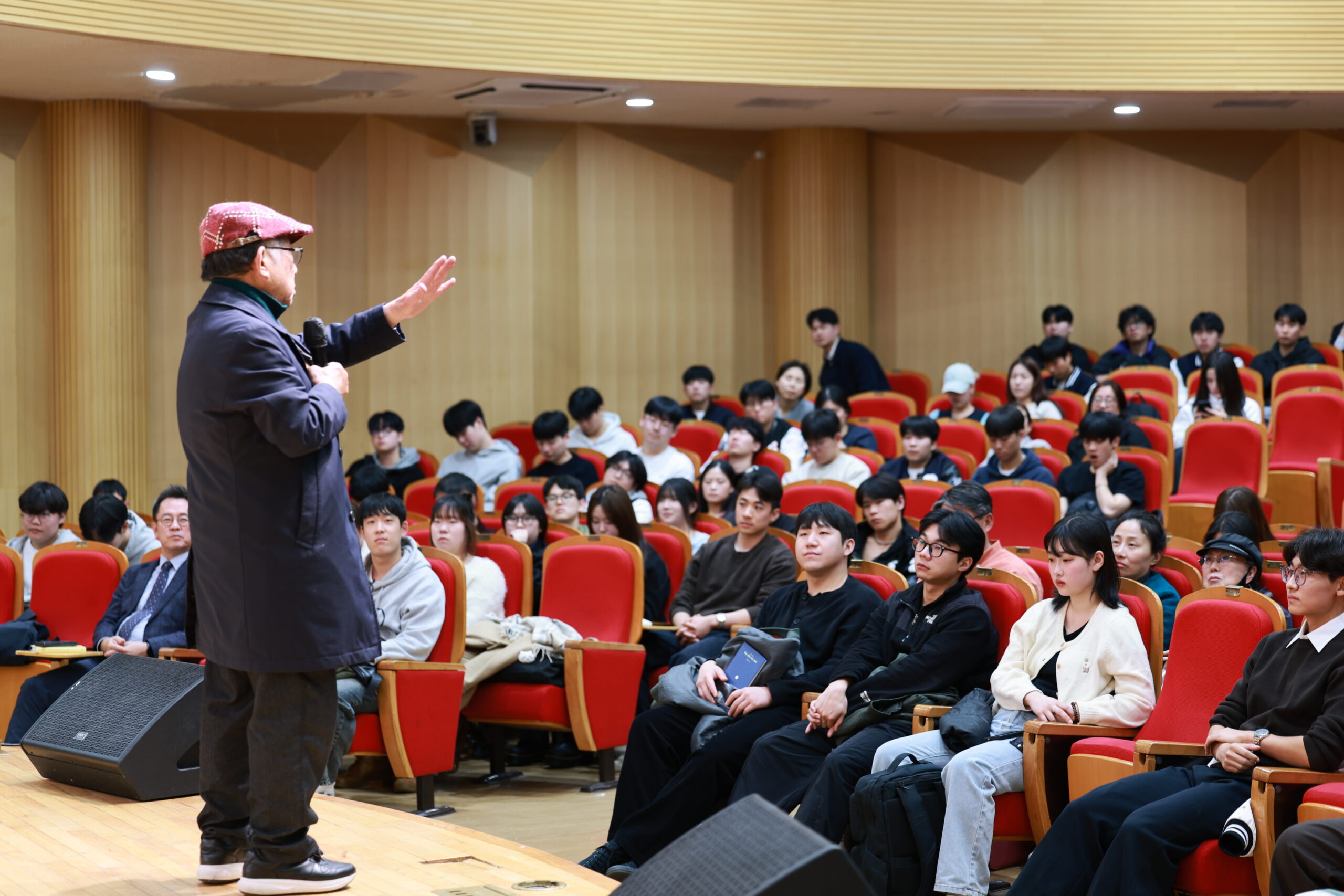 ‘자세히 보아야 예쁘다’… 나태주 시인 북콘서트 열려