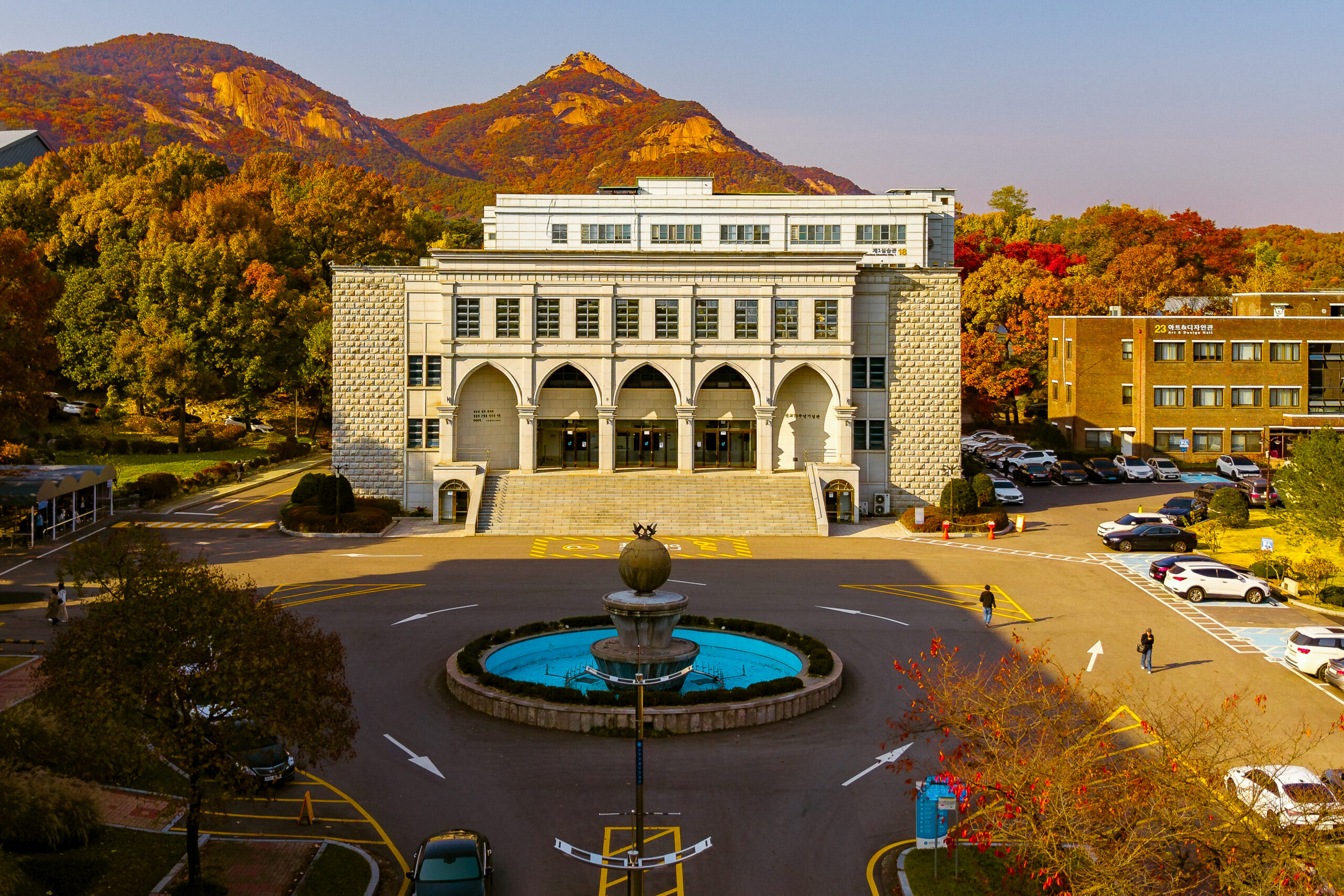 삼육동 가을 절정… 울긋불긋 물든 캠퍼스