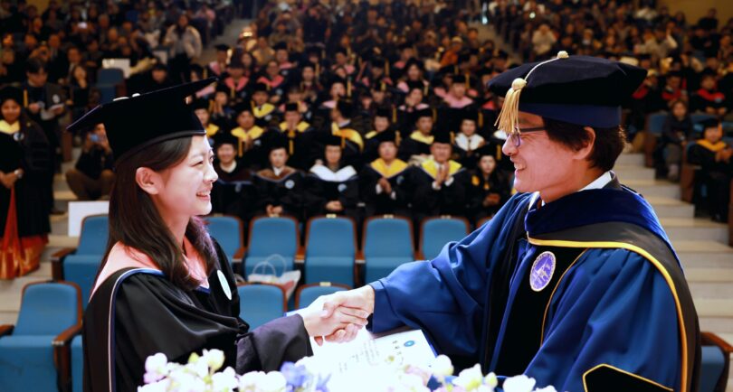 학위수여식 thumbs