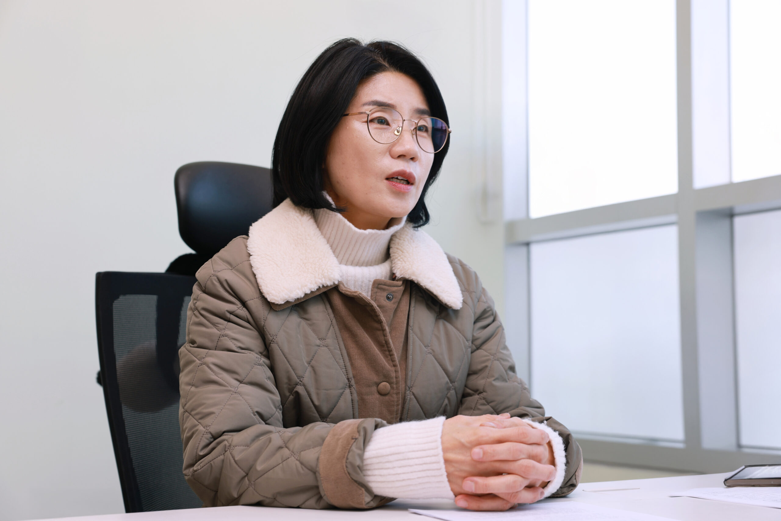 [언론 인터뷰] 두 강의실 한 수업… 하이플렉스 '김향일 교수'