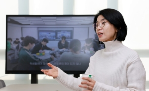 [언론 인터뷰] 두 강의실 한 수업… 하이플렉스 '김향일 교수'