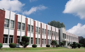 [공간의 기억] ③ 폐철근으로 세운 자립의 뼈대 '엘리야관'