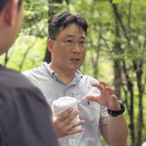 김동건 교수 thumbs