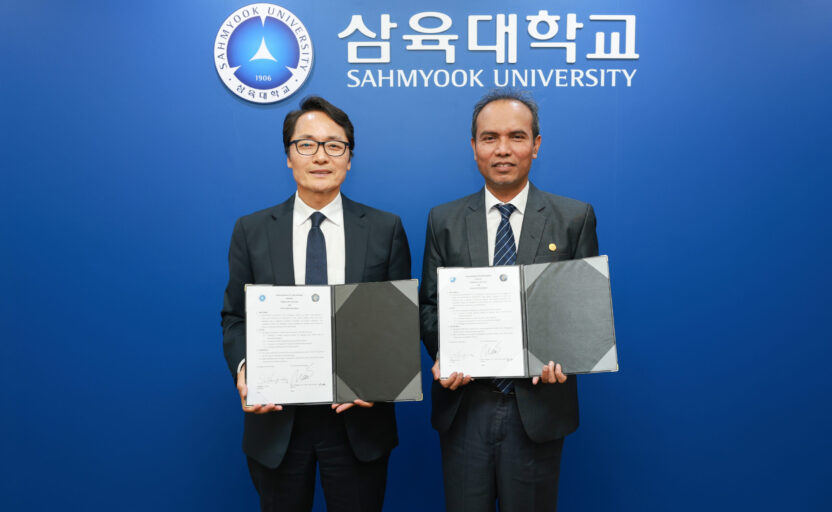 [사진1] 왼쪽부터 삼육대 제해종 총장, 브라위자야대 이맘 산토소 학사부총장