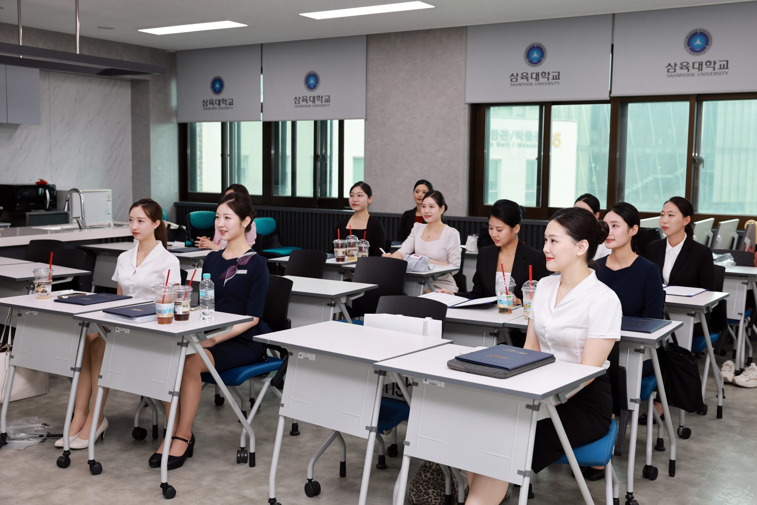 외항사 합격 문 열렸다… 승무원 취업 '실전트랙' 운영